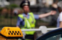 19-летняя читинка угнала такси, пока водитель был в магазине   