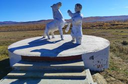 Мужичок со своим коником под Агинским. Сакрал...