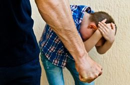 В суд передано дело отчима, который заклеивал рот 5-летнему пасынку и истязал его