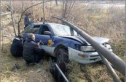 Водитель службы такси «Максим» оказался зажатым в кустах на улице Кирова