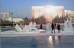 Ледяная скульптура сломана, но гопники ни при чем