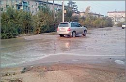 Потоки воды стекают вниз по Журавлёва