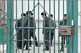К 21 году и пожизненному лишению свободы приговорили мужчин за убийство двух женщин в Оловяннинском районе