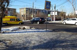 Реанимация с мигалками врезалась в маршрутку в Чите - видео