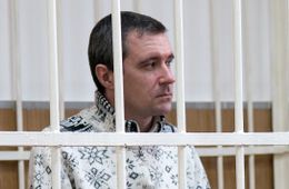 Обвиняемый в убийстве двух детей молотком не признает вину