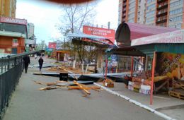 Женщина пострадала от удара сорванной ветром крыши в центре Читы
