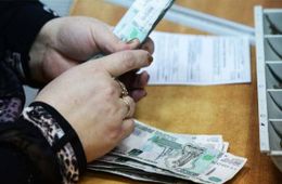 Путин поручил поднять зарплаты бюджетникам