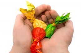 Подросток, угостивший детей конфетами с наркотиками, взят под стражу