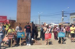 «Какой же митинг без школьника»