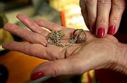 Лже-гадалка сняла украшения на 500 тыс. руб. с 14 читинцев, обещая снять порчу