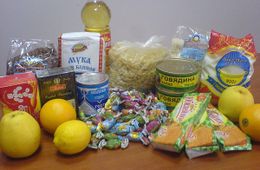 Пока Путин и Жданова ищут гроб и лопаты, «Вечорка» отправляет ограбленному приставами пенсионеру в Ясную продуктовый набор
