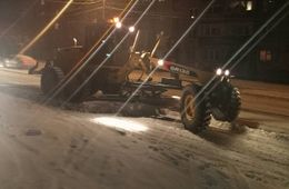 Снегопад и предновогодний шопинг превратили Читу в город сплошных пробок