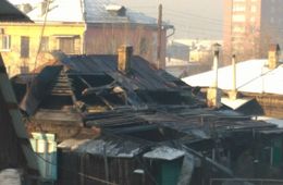 Деревянный дом сгорел в центре Читы