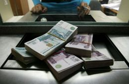 Жители России массово изымают свои банковские вклады