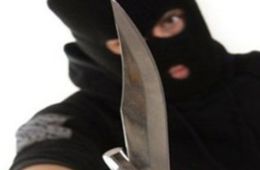 Грабители в масках вынесли кассу из магазина в Маккавеево