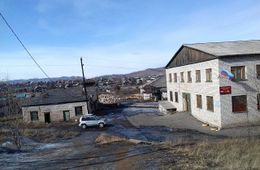 День выборов – 2018: в Могоче перед избирательным участком людей встречает огромная куча мусора