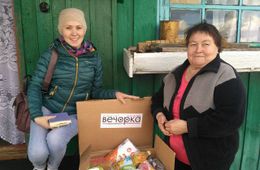 Для жительница Татаурово Веры Просянниковой продуктовый набор стал подарком ко дню рождения  