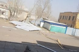 В Борзе разыгралась буря: ветром сдуло крышу медучилища