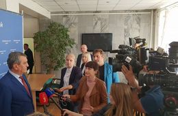 Я спросил сегодня у Меняйлы*: Мэрия Читы после обращения «Вечорки» к полпреду Путина убирает мусор на ул. Чкалова