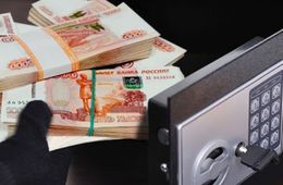 Два борзинца вытащили из сейфа в торговом центре почти 2 млн рублей, чтобы купить машины
