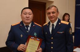 Бывшего следователя СУ СК, подозреваемого в хищении телефонов, оставили под стражей еще на 72 часа