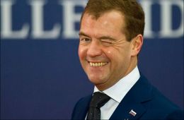 Медведев внезапно стал ученым и написал статью о необходимости повышения пенсионного возраста