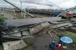 Два поезда встали на Транссибе из-за обрушения моста