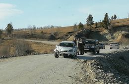 На въезде в Тунгокоченский район иномарка слетела с трассы