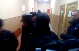 Убийцу Даши Карташовой привели в суд (видео)
