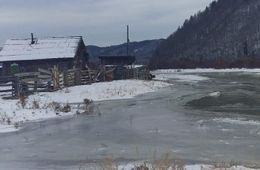 В Красночикойском районе спасают от затопления село Хилкотой (фото)