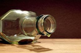 Две женщины из поселка Целинный умерли, выпив вместо водки, жидкость для разжигания угля