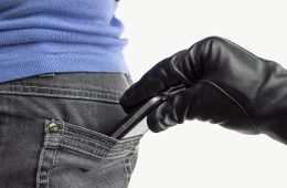 Житель Читы обольстил девушку, чтобы завладеть ее телефоном