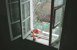 В Чите поселке Энергетиков из окна многоэтажного дома выпал ребенок