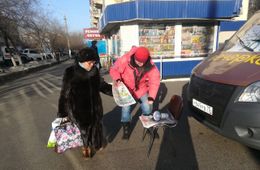 «Вечорка - Экспедиция» приступила к торговле газетами в Чите с песнями и плясками (видео)