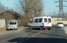 Трех человек увезли в больницу после ДТП с маршруткой