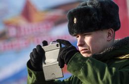 Военнослужащих будут увольнять за смартфоны