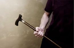 Жительница А-Завода в суде простила мужа, избившего ее клюкой