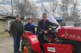 Обладатель трактора переволновался и потерял ключи от гаража 