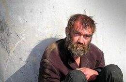БОМЖ в Краснокаменске попытался ограбить женщину