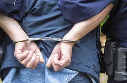 Полицейские задержали в Чите мужчину, находящегося в федеральном розыске