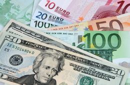 Курс доллара и евро достиг исторического максимума