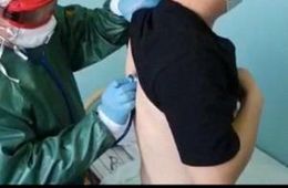 ​Министр здравоохранения Валерий Кожевников лично провёл медицинский осмотр китайского гражданина (видео)