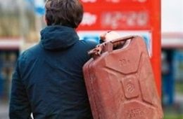 Криминальный авторитет облил бензином и поджег старателя в Забайкалье