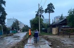 Частный сектор начало топить в центре Читы из-за засыпанного строителями коллектора