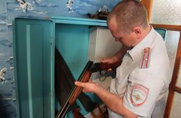 В Забайкалье полицейский похищал оружие и обманывал его владельцев
