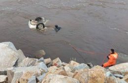 Спасатели вытащили тело водителя из утонувшего в Читинке автомобиля