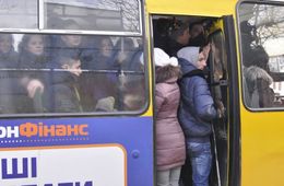 ​В переполненных 19 маршрутках нечем дышать