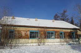 Здание вечерней школы громят в Красном Чикое