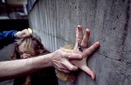Пьяный агинчанин изнасиловал знакомую в центре поселка