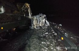 Один пассажир погиб, трое пострадали при лобовом столкновении на трассе 